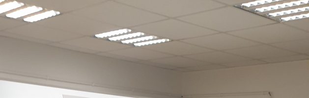 Dostawa szaf zasilająco-sterujących dla wentylacji oddymiania dla budynku mieszkalnego we Wrocławiu. Próby jakościowe szaf na produkcji.